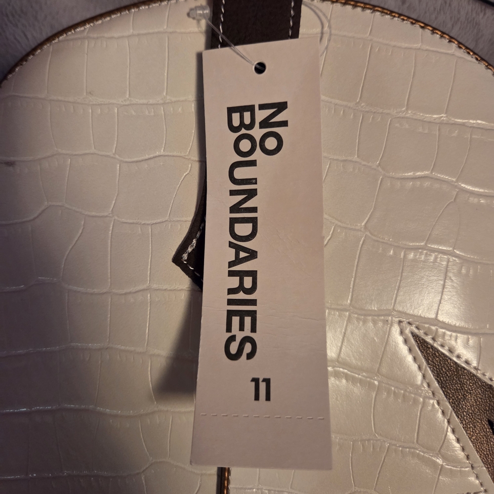 No Boundaries Two-Tone White and Black Western Ankle Boots - Picture 2 of 3